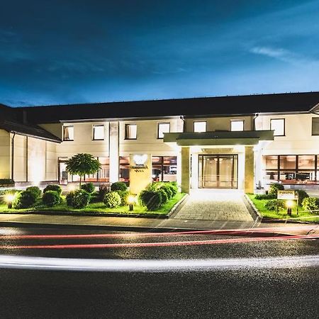 Hotel Amazonka Conference And Spa チェホチネク エクステリア 写真