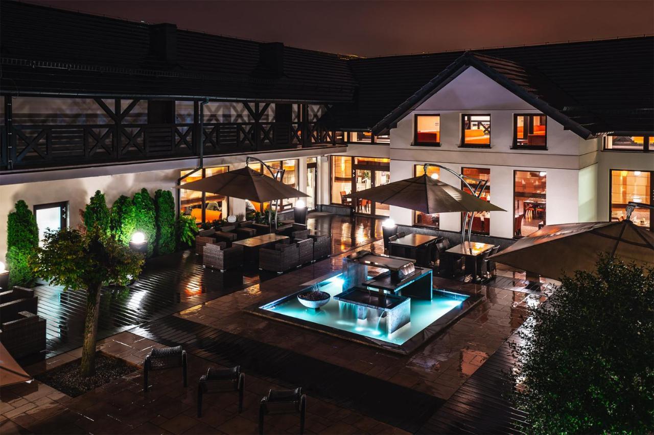 Hotel Amazonka Conference And Spa チェホチネク エクステリア 写真