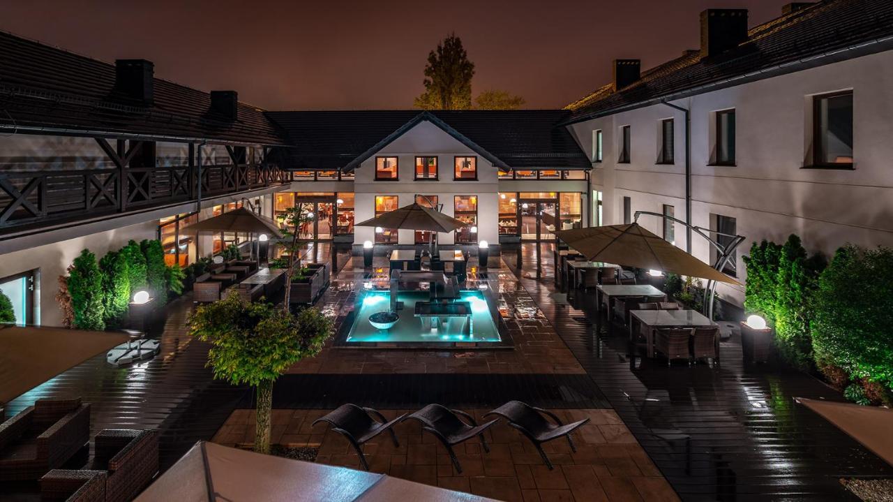 Hotel Amazonka Conference And Spa チェホチネク エクステリア 写真