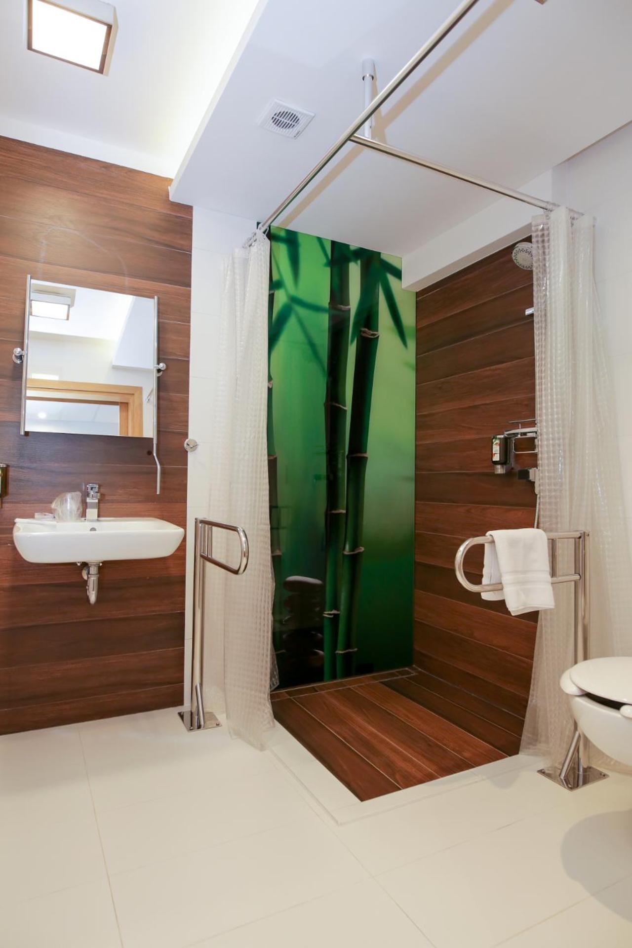Hotel Amazonka Conference And Spa チェホチネク エクステリア 写真