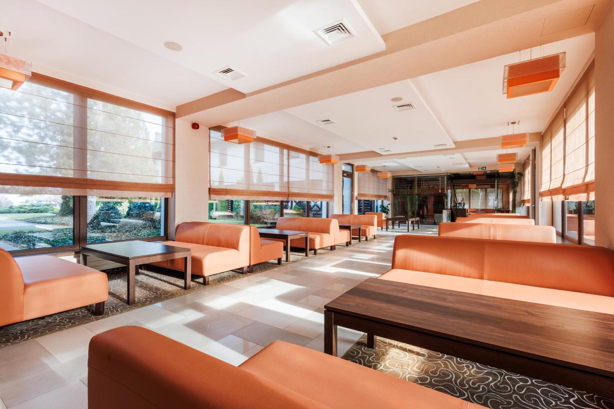 Hotel Amazonka Conference And Spa チェホチネク エクステリア 写真