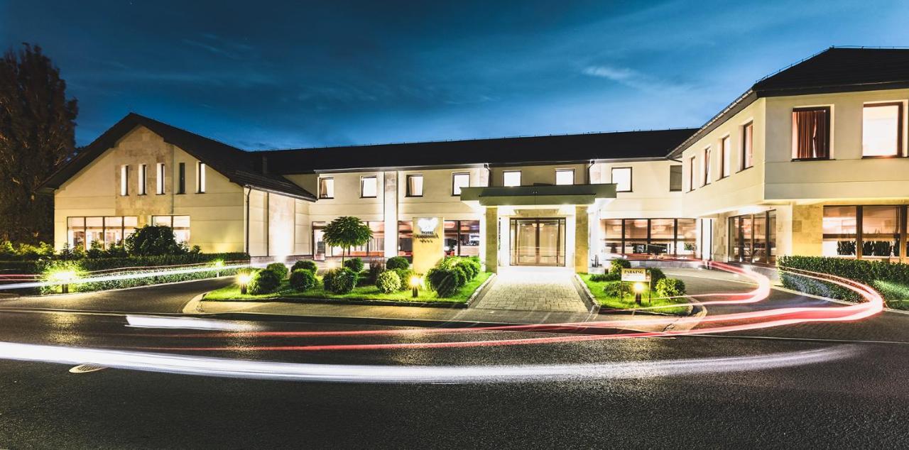 Hotel Amazonka Conference And Spa チェホチネク エクステリア 写真