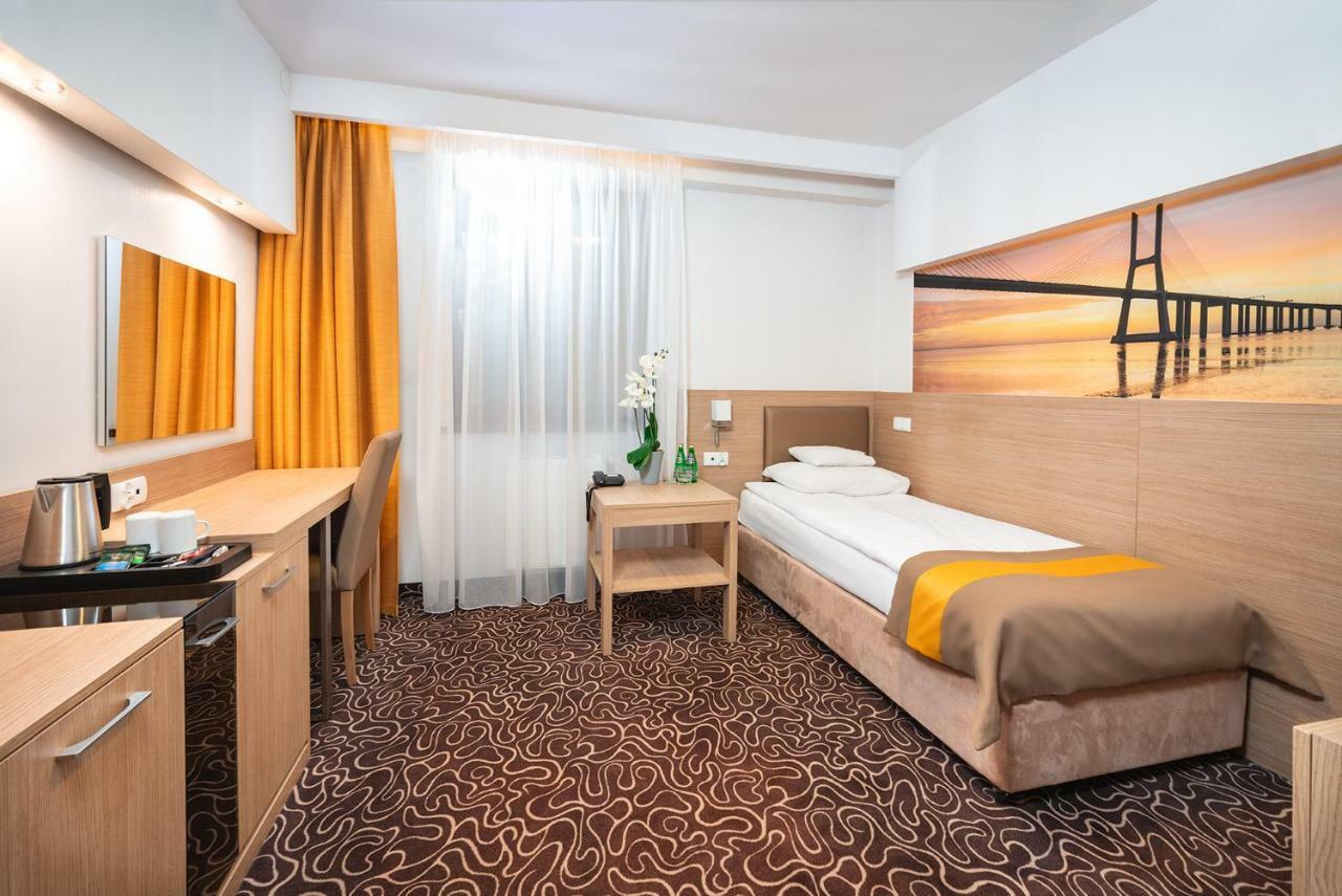 Hotel Amazonka Conference And Spa チェホチネク エクステリア 写真