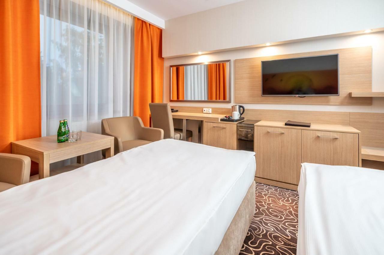 Hotel Amazonka Conference And Spa チェホチネク エクステリア 写真