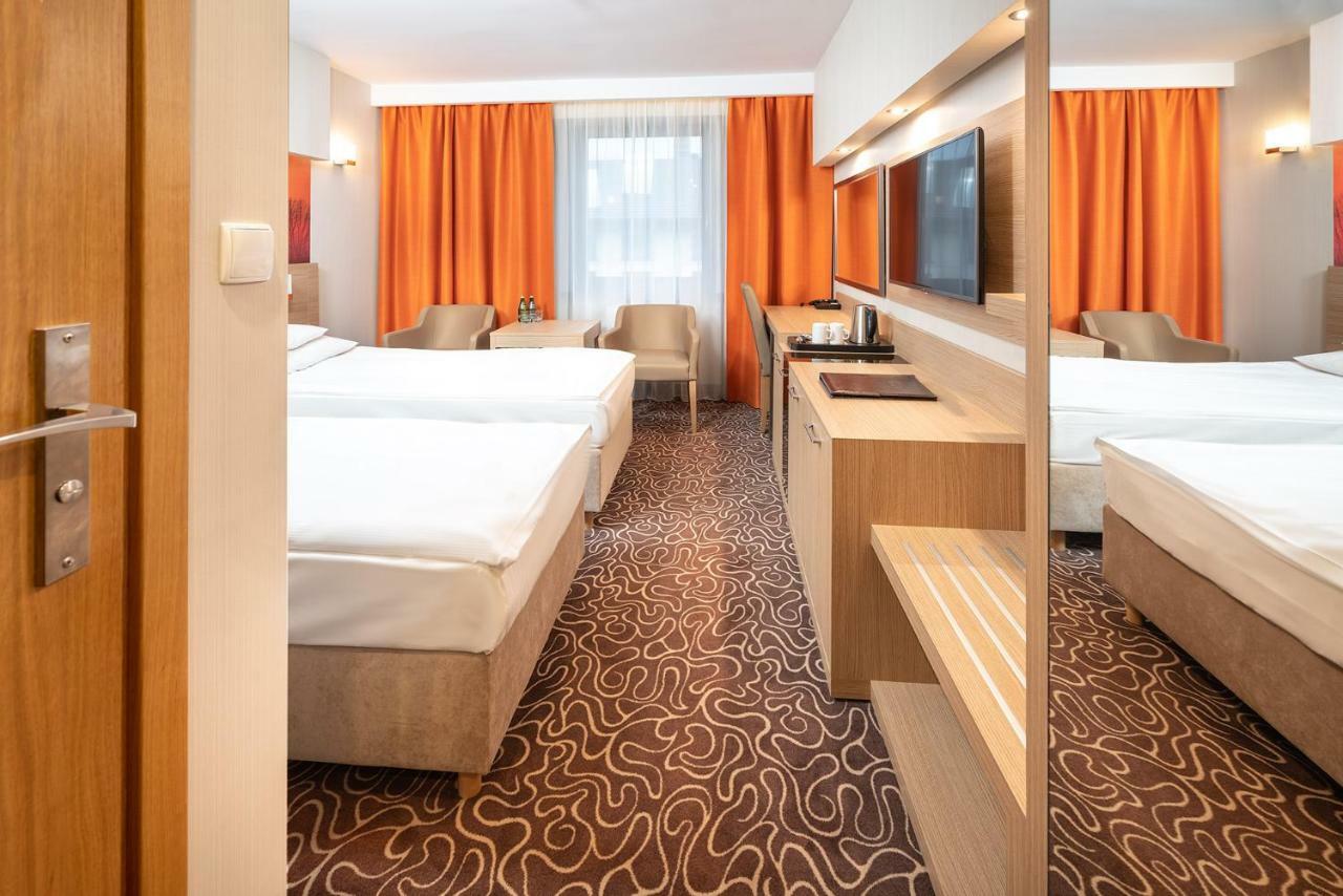 Hotel Amazonka Conference And Spa チェホチネク エクステリア 写真